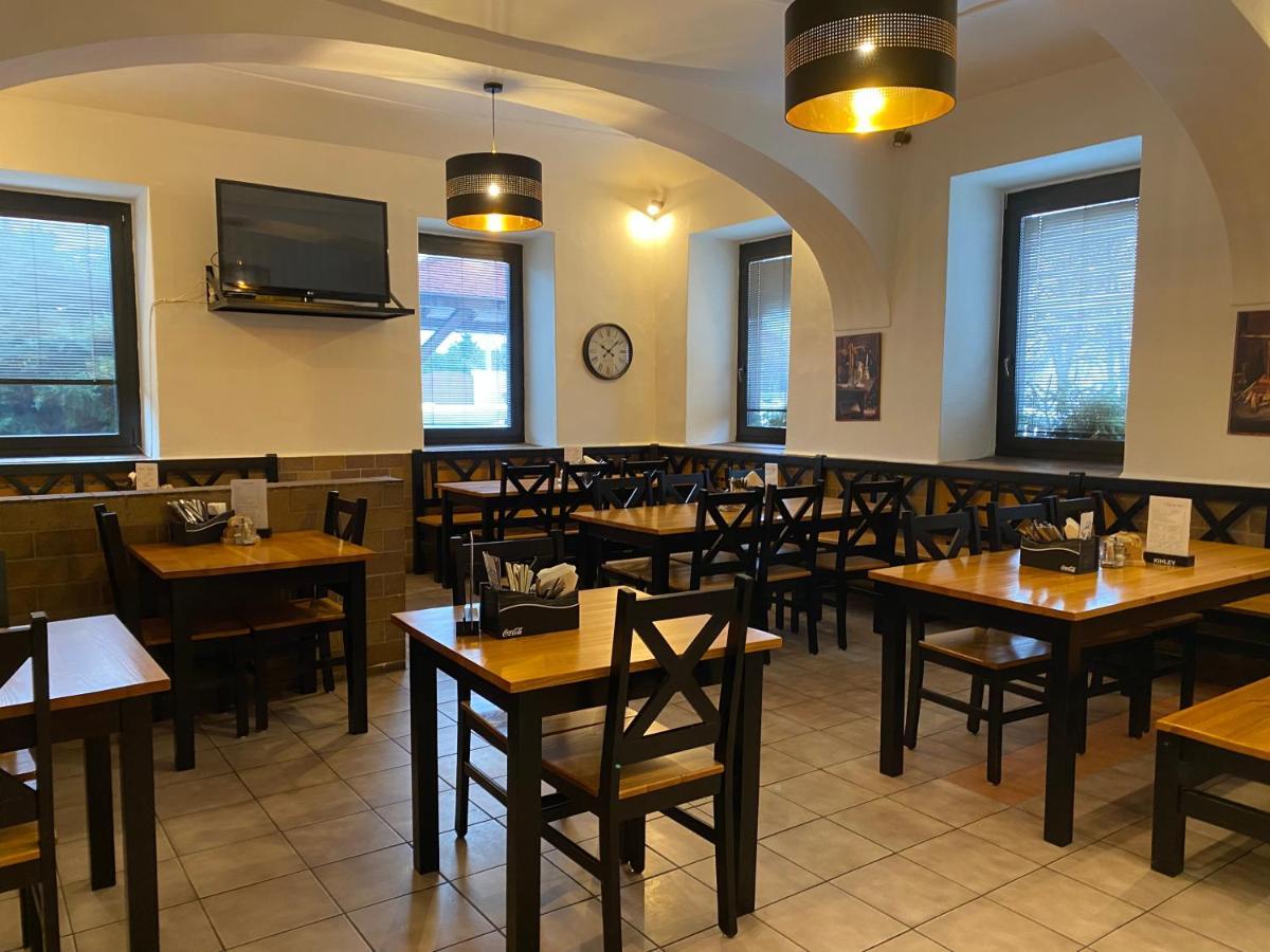 Restaurant Motel Hana Barbara Gastro Sro Ostretin Εξωτερικό φωτογραφία