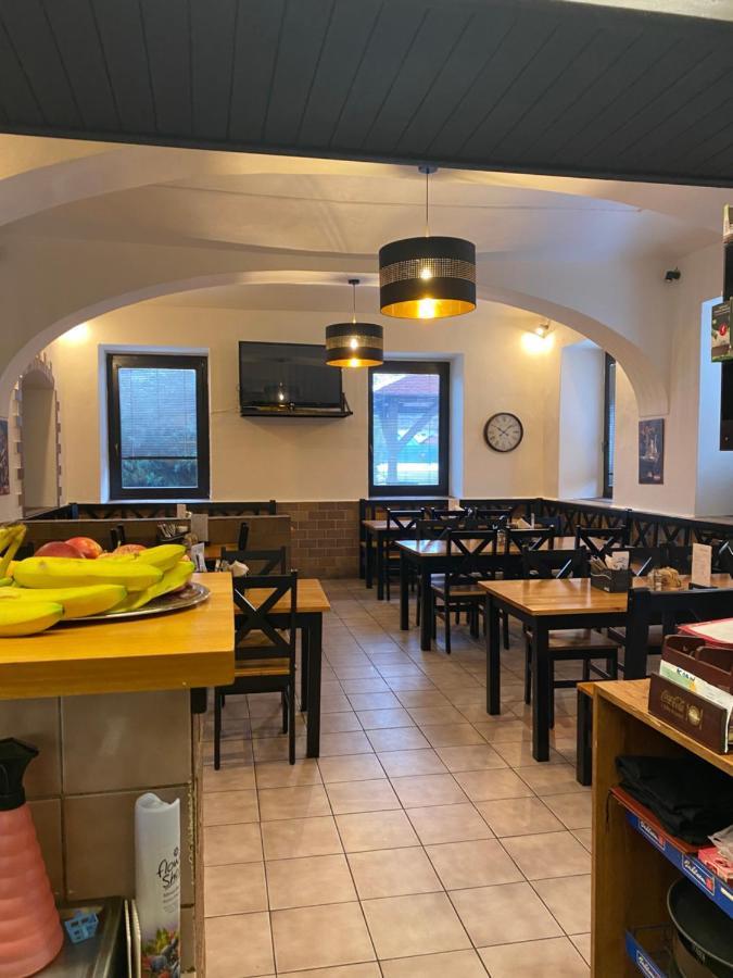 Restaurant Motel Hana Barbara Gastro Sro Ostretin Εξωτερικό φωτογραφία